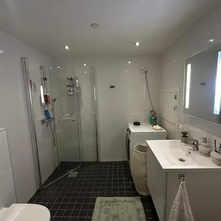 Central Two-Bedroom Apartment, Free Parking, Perfect For Exploring Tromso Exterior photo