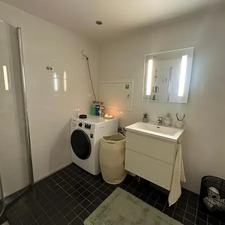 Central Two-Bedroom Apartment, Free Parking, Perfect For Exploring Tromso Exterior photo