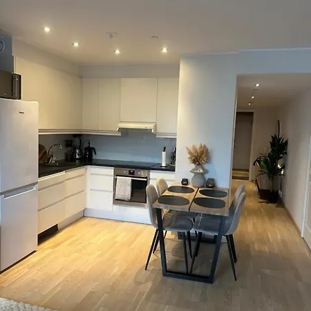 Central Two-Bedroom Apartment, Free Parking, Perfect For Exploring Tromso Exterior photo