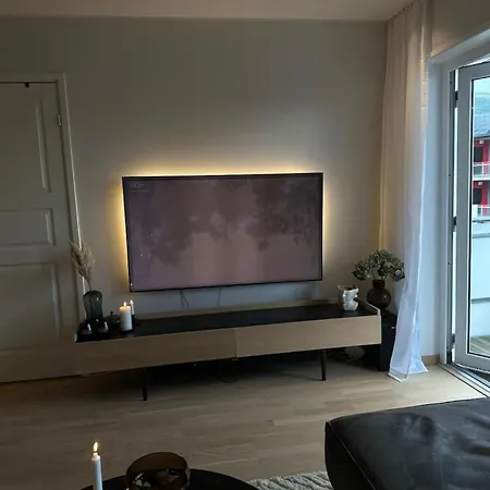 Central Two-Bedroom Apartment, Free Parking, Perfect For Exploring Tromso Exterior photo