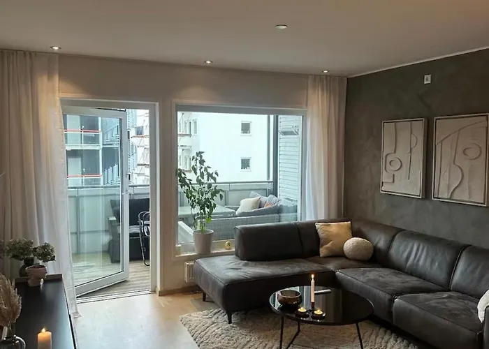 Central Two-Bedroom Apartment, Free Parking, Perfect For Exploring