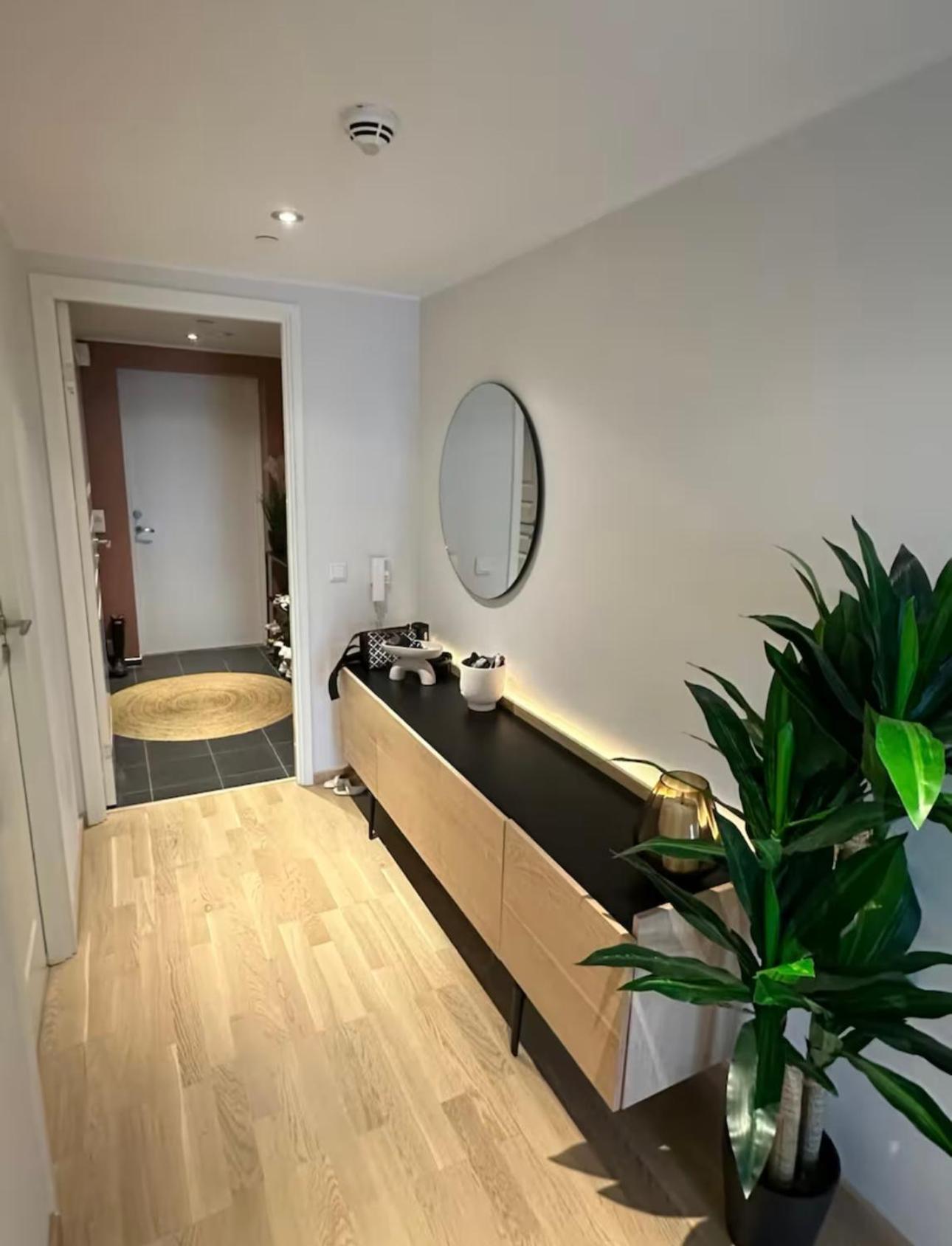 Lägenhet Two-bedroom Apartment, Free Parking, Perfect For Exploring