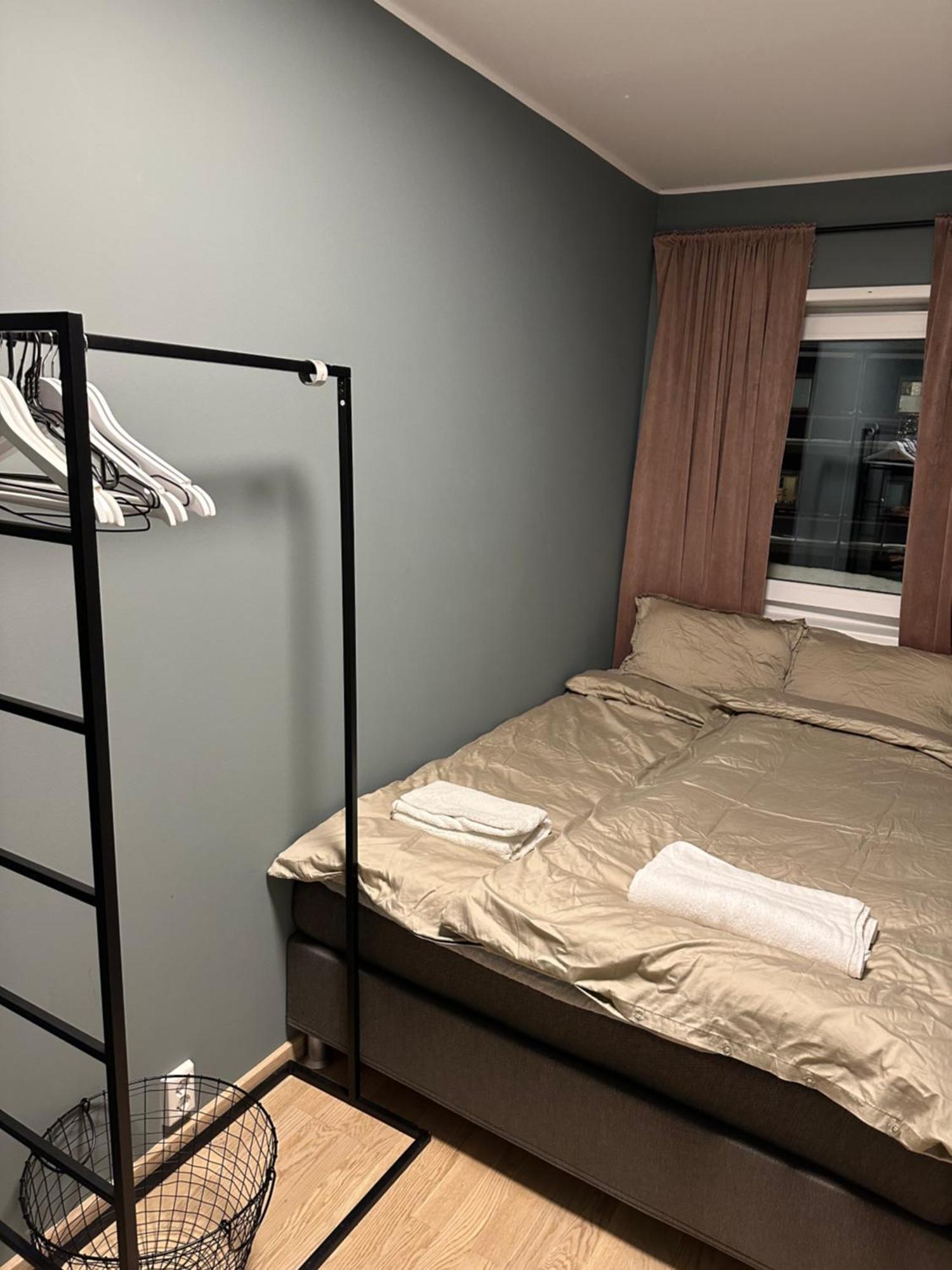 Two-bedroom Apartment, Free Parking, Perfect For Exploring Lägenhet *